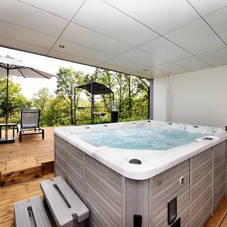 Balmoral Hot Tub Home, Cleaning Included Semesterbostad *