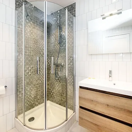 Balmoral Hot Tub Home, Cleaning Included Semesterbostad Spa