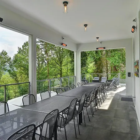 Balmoral Hot Tub Home, Cleaning Included Spa