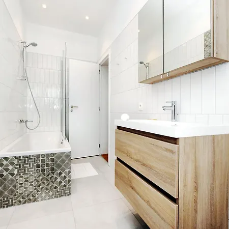 Balmoral Hot Tub Home, Cleaning Included Semesterbostad Spa